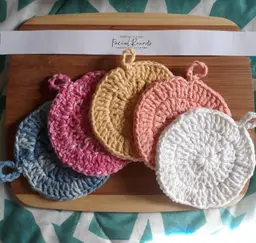 Facial rounds made with 100% cotton yarn