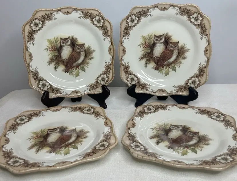Four (4) Cracker Barrel Woodland Owls 8" Decorative Plates Artist Susan Winget