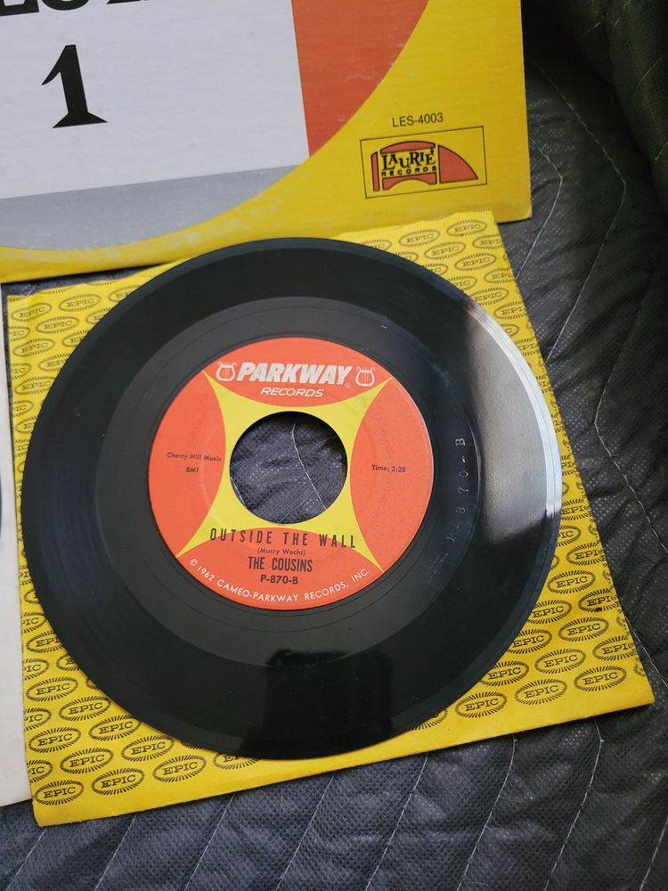 The best of laurie vol 1, chicago and the cousins record
