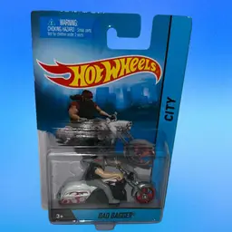 Hot Wheels 2013 Motor Cycles Bad Bagger in White with Rider, See Description