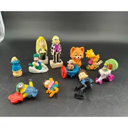 Toy Lot 4 (beetle, Smurf, Simpsons, Garfield,etc.)
