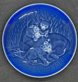 Bing & Grondahl Copenhagen Porcelain 1982 Mors Dag Mother's Day Lion & Cubs