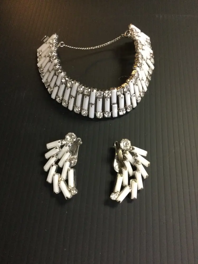 Weiss Vintage Milk Glass Jewelry Set
