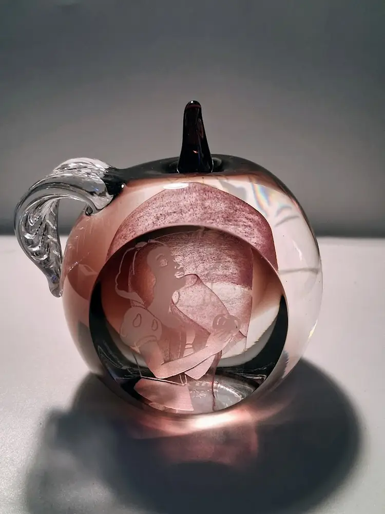 RARE, Caithness Scotland, NEW, Disney Showcase Collection, Enchanted Apple Paperweight