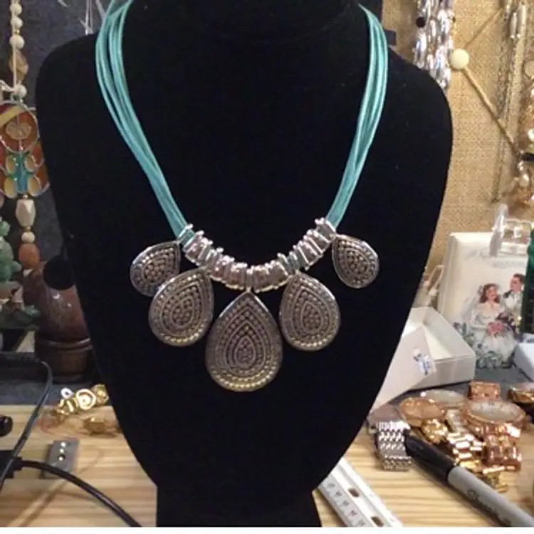 #013- Saint Thomas statement necklace?