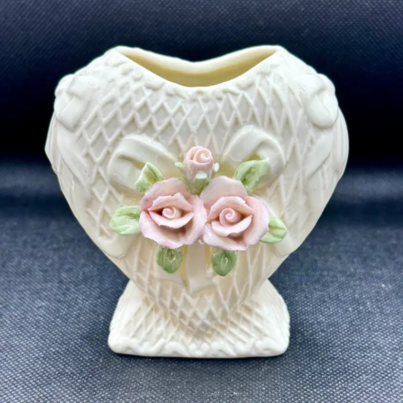 Vintage Heart Shape Small Vase Planter, Porcelain Capodimonte Style, Applied Pink Roses, Embossed Ribbon & Diamond Pattern, Unbranded