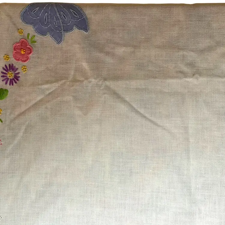 A22 Vintage 50" x 50" appliqué stitched linen tablecloth using on background