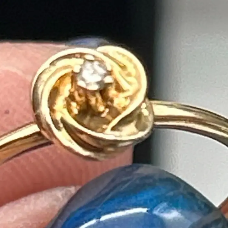 10K Gold Diamond Accent Love Knot Ring Size 6