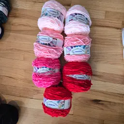 New Chenille Yarn shades of pink red 7 skeins 290m/317yds length each