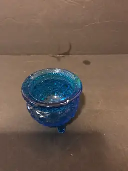 Vintage LE Smith Blue Daisy And Button 3 Footed cauldron