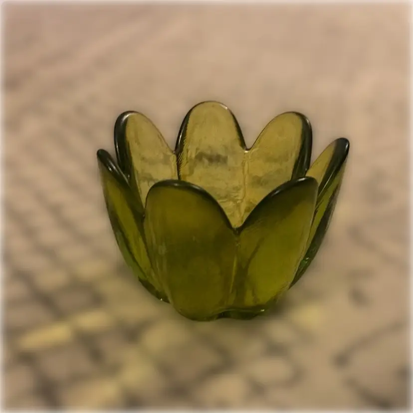 Glows! Vintage Indiana Glass Green Lotus Bowl - 4.75” in diameter and 3.5” tall