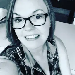 Pamela Bouthillier Thriftingtheglobe