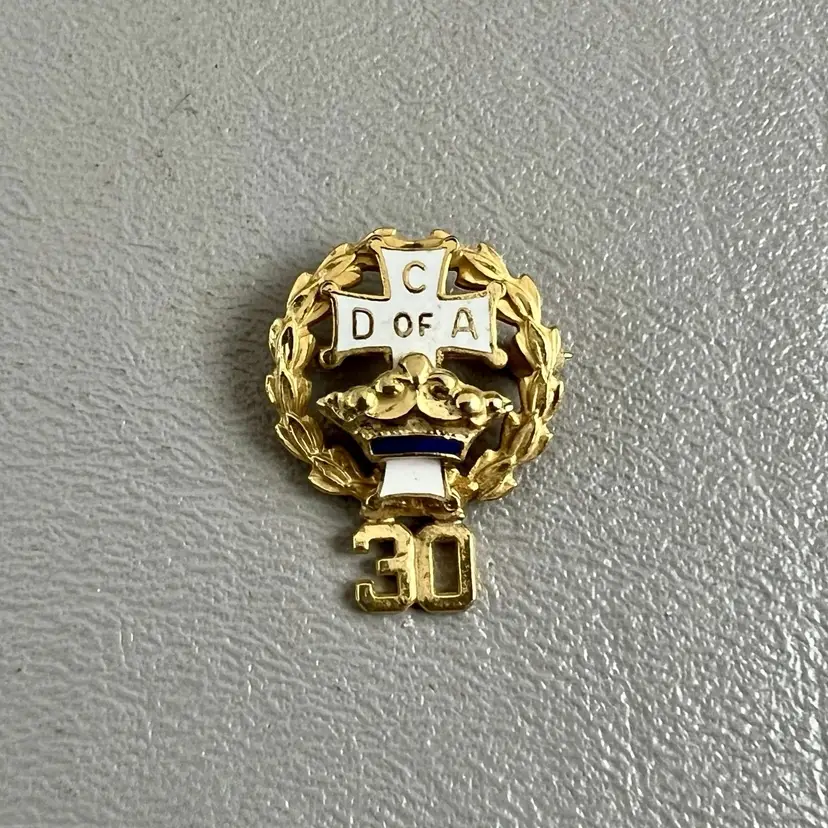 Vintage Catholic Daughters Of America CDA Pin 30 Year Anniversary Gold Tone .75"