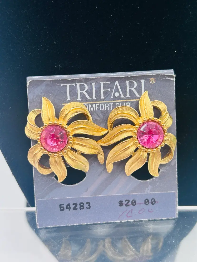 Vintage Trifari Flower Clip Comfort Clip Earrings On 