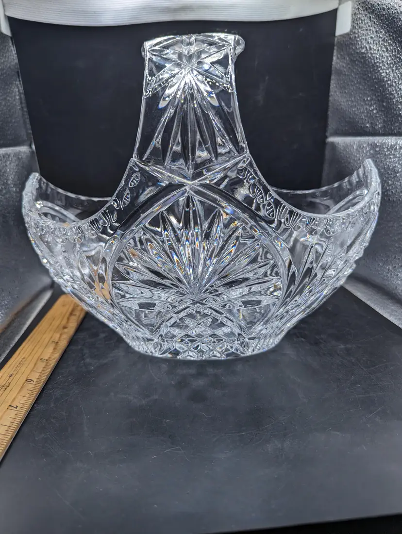 Vintage Eleanor American Cut Glass Basket Fruit Bowl Pinwheel Pineapple Design