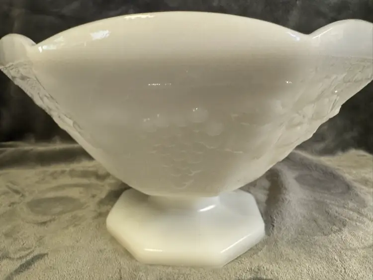 Vtg Anchor Hocking Footed 9" Milk Glass Fruit Decorative Bowl Grape Leaf Vine