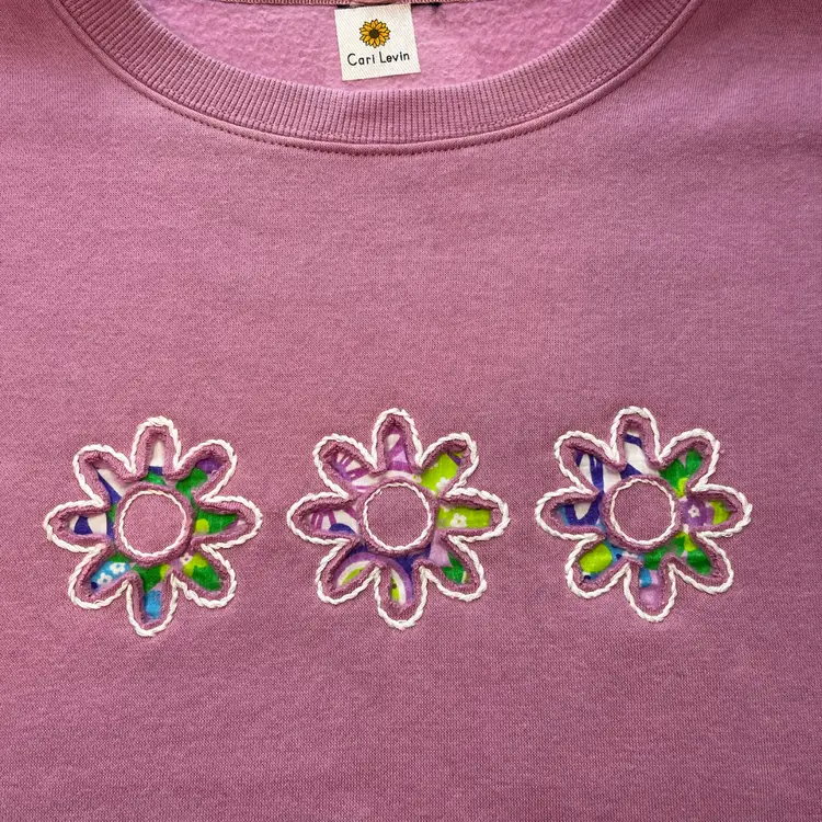 Made By Me Reverse Appliqué Embroidered “3 Daisies” Rose Pink Sweatshirt Sz L