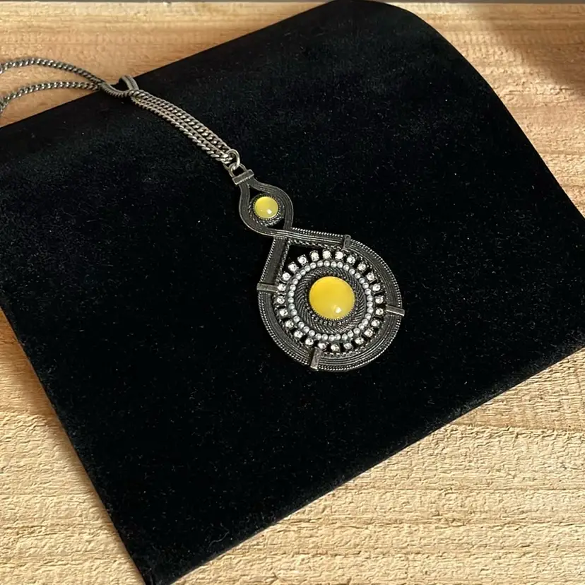 Lia Sophia Enigma/Spinx Statement Piece Necklace, Yellow Stone 30” Chain w/ Extender (*Read)