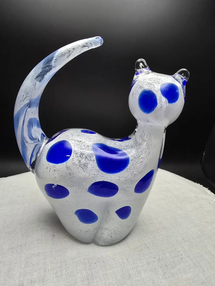Art Glass White and Blue Cat Paperweight