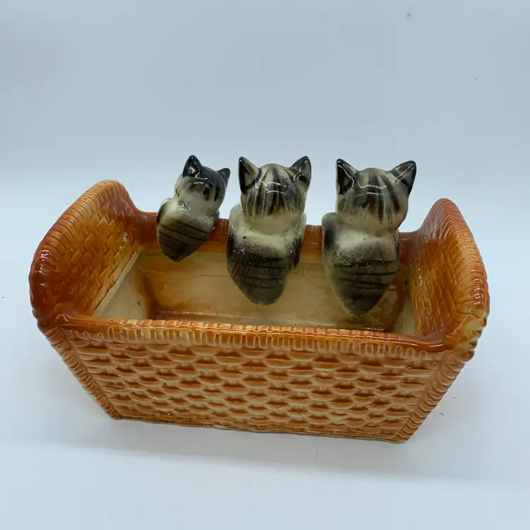 #4906 Ceramic planter featuring three kittens in a woven basket.