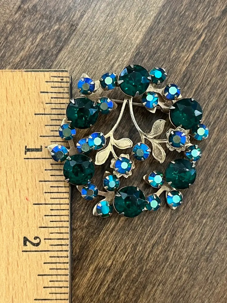 Vintage Goldtone Peacock Rhinestones Wreath Brooch