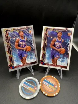 VJ Edgecombe Holiday Grey Glitter And Holiday Base 25-26 Topps Holiday NBA Philadelphia 76ers