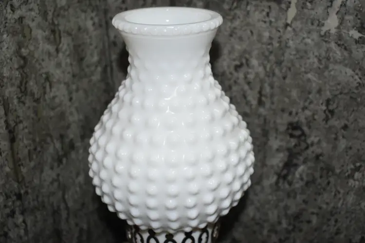 Hobnail lamp