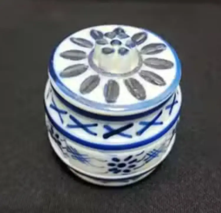 Small Porcelain Lidded Jar with Hand-Painted Blue Floral (Brasil)