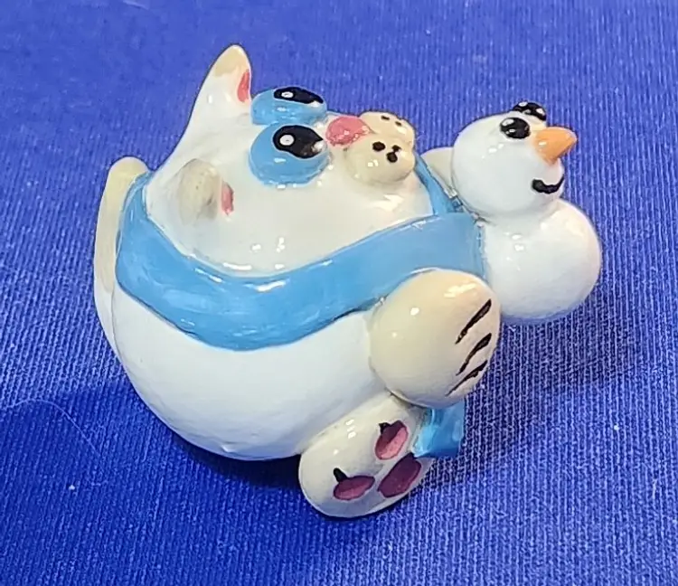 Christmas Shirley's Cat - White Seal-Point with Blue Scarf and Snowman