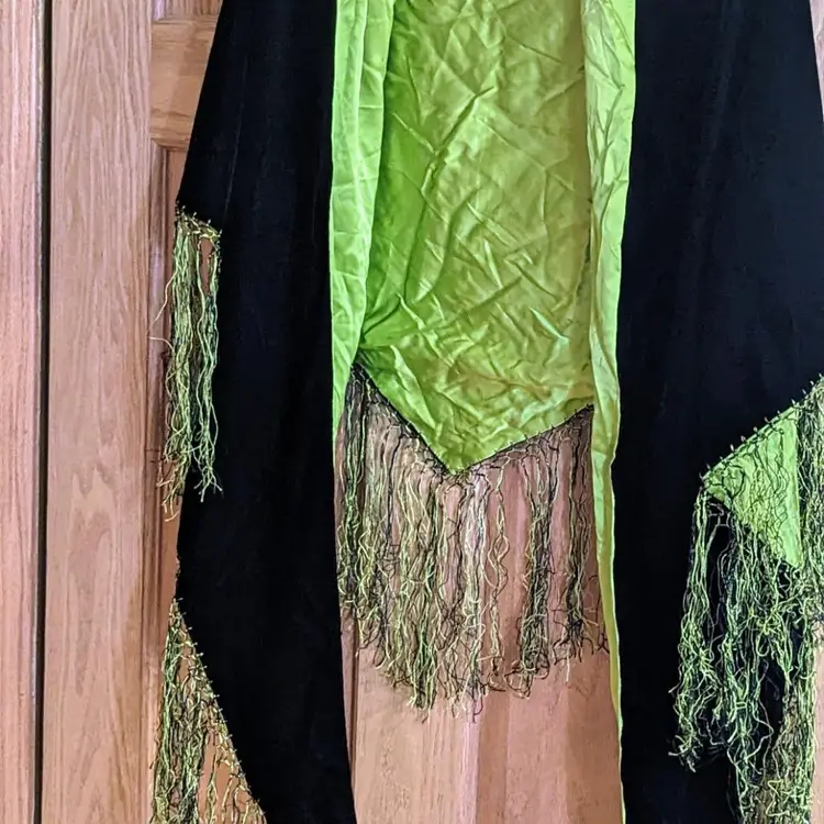 REVERSIBLE TRIANGLE SHAWL