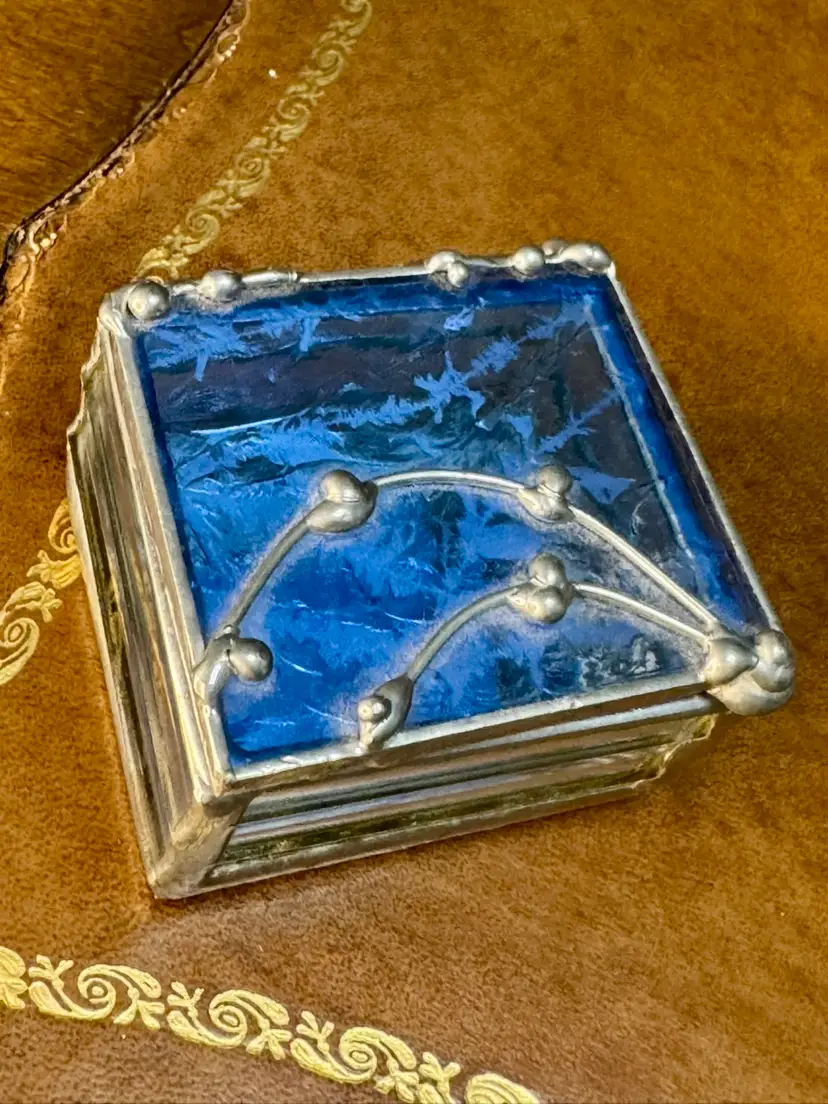 😻 Donna Lillo Stained Glass Studio trinket box with mirror inside
