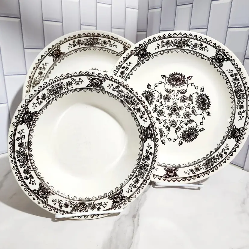 Hampshire Brown by Royal (USA)3 Pieces Serving set