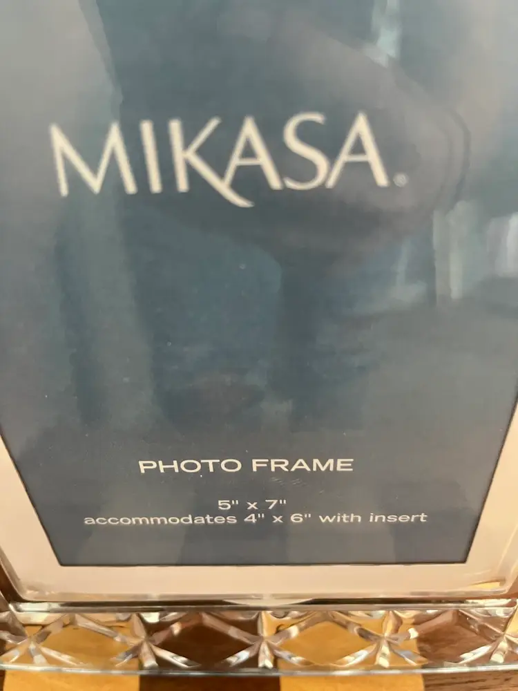 #01 Mikasa 5 x 7 photo frame glass