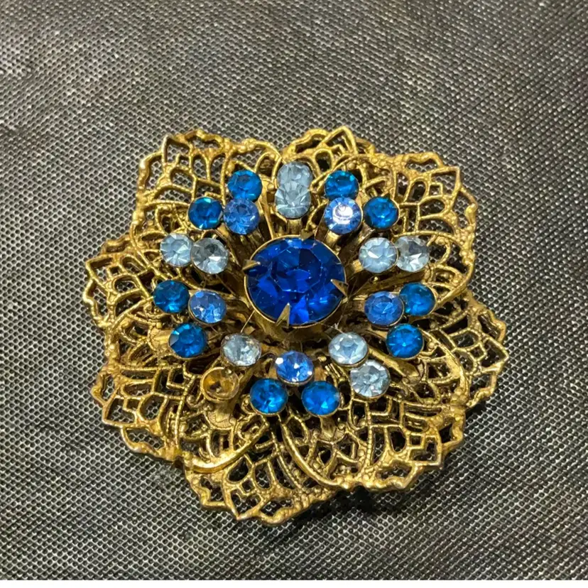VTG Floral Brooch With Blue Rhinestones. Measures 2”.