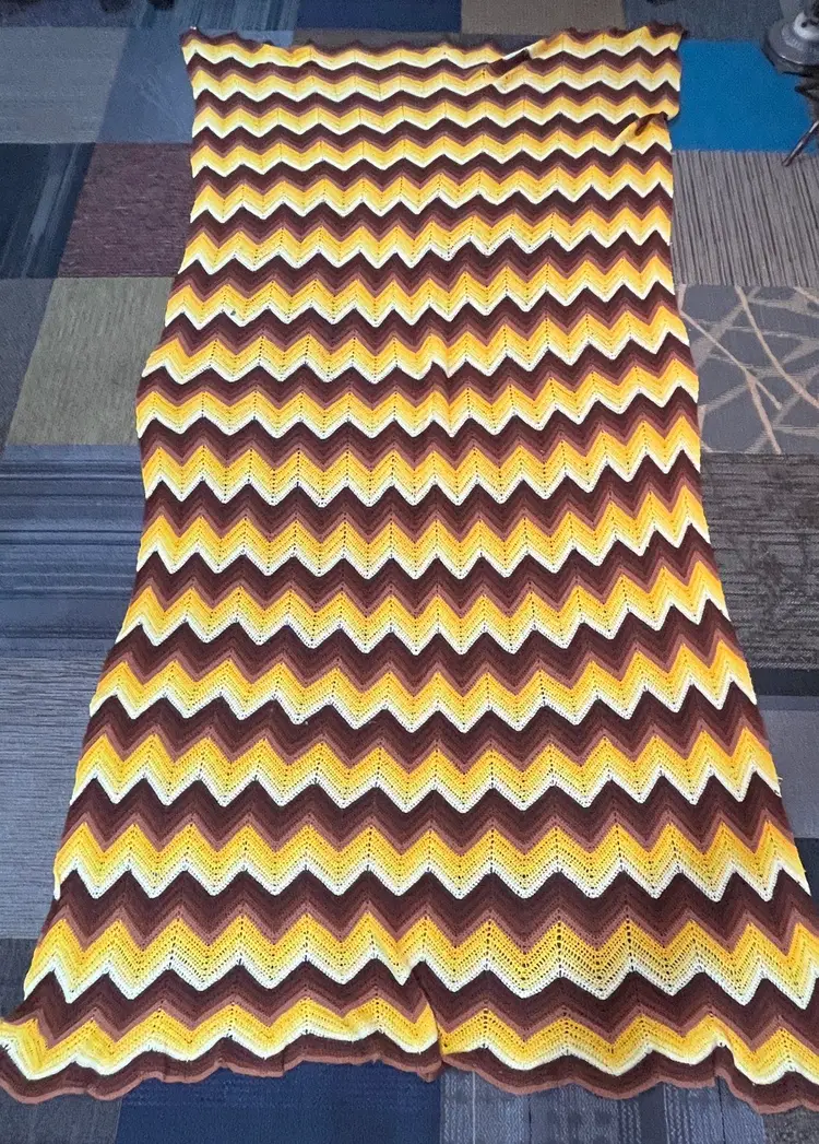 Vintage 70s Zigzag Retro Chevron Crochet Afghan Blanket Throw Handmade