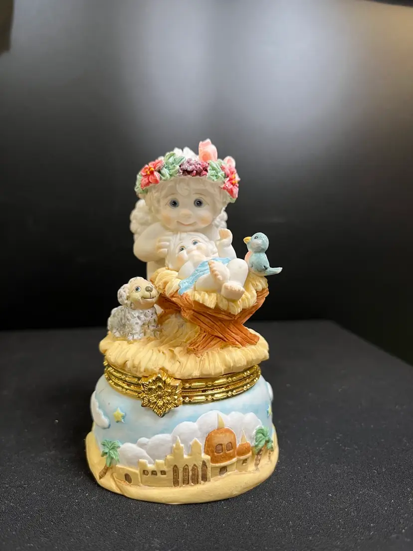 Dreamsicles "Cherub in Manger"