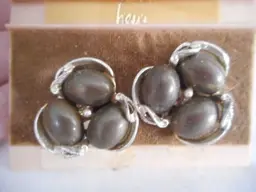 NWT Vintage 1980s grey Silver round Earrings Clip on Costume jewelry Hess's