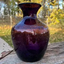 Handblown Amethyst Vase With Bullicante Bubbles. 5”h.