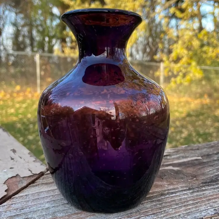 Handblown Amethyst Vase With Bullicante Bubbles. 5”h.