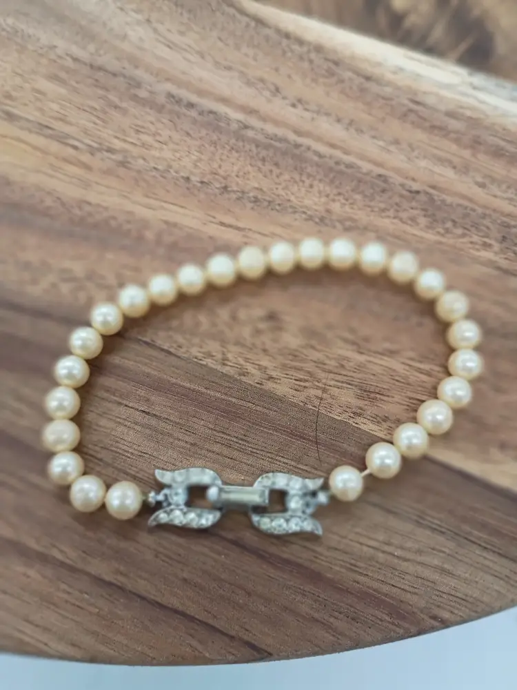 Vintage Trafari Pearl Silver Tone Rhinestone Bracelet (7 1/2 In) Buckle Closure