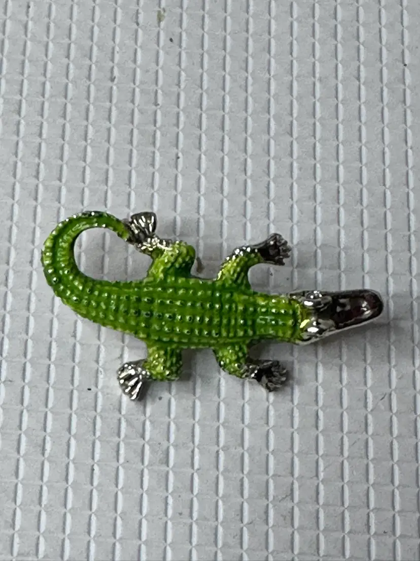 Vintage Green Alligator Brooch Costume Jewelry