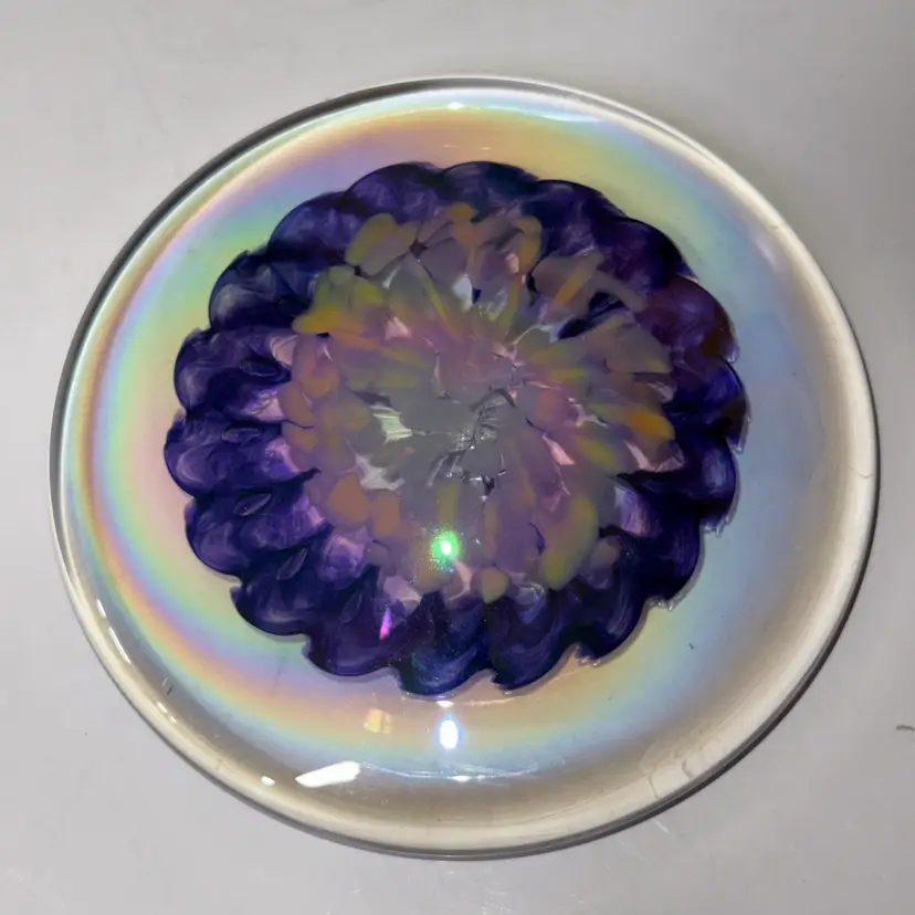 Paperweight flat Iridescent Purple Flower handblown 4.25” diameter signed gg 96