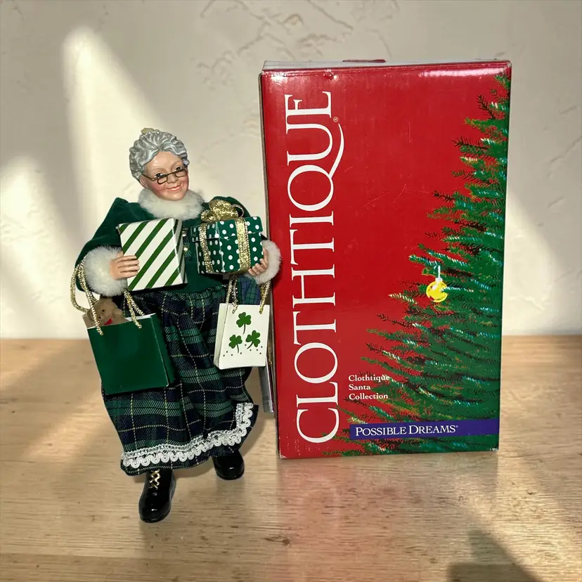 Possible Dreams Clothtique 713257 Mrs. O’Claus Irish Santa w/ Gifts 2005