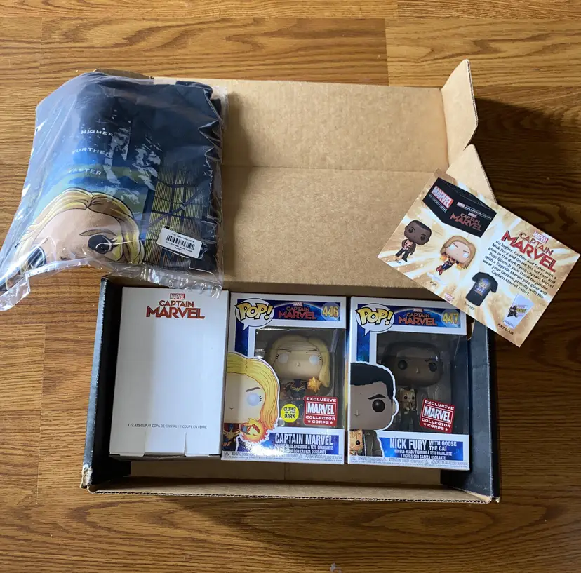 Funko POP Marvel Collector Corps Box Captain Marvel 2XL Shirt 2 Pops Glass NEW