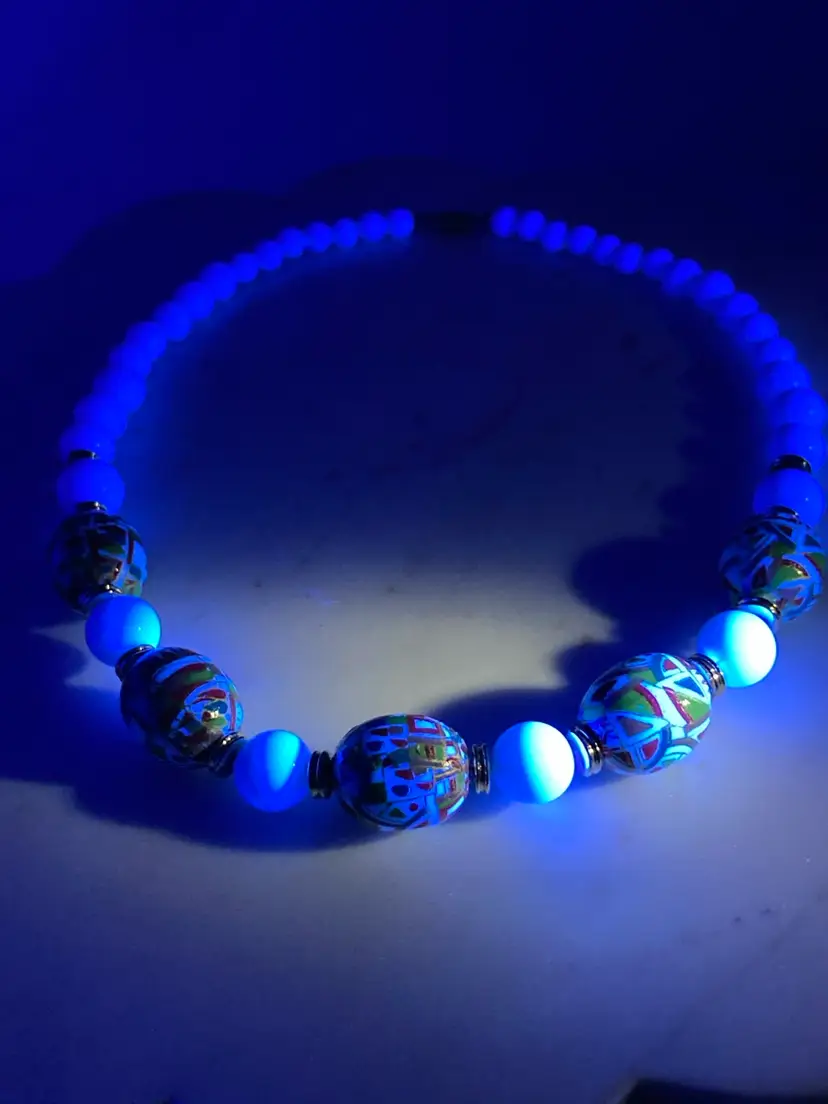Vintage 18” Necklace! UV Reactive Glow!