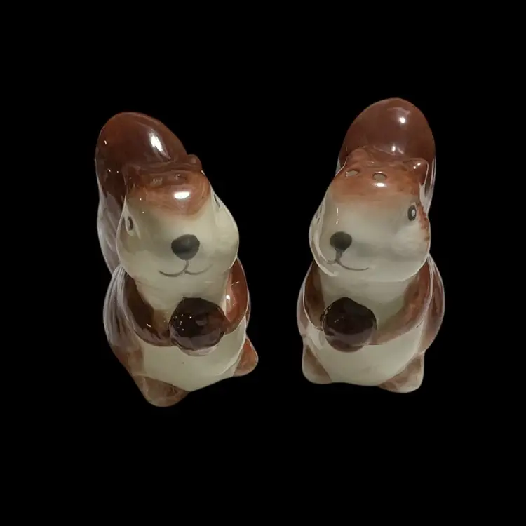 Vintage 1980s Ceramic Squirrel Salt & Pepper Shakers. Holding Acorns & Hand painted W/ Glossy Finish.