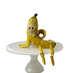 Vintage Banana Shelf Sitter Figurine Dangling Legs Fruit Anthropomorphic Kitsch
4-1/4” T Sitting