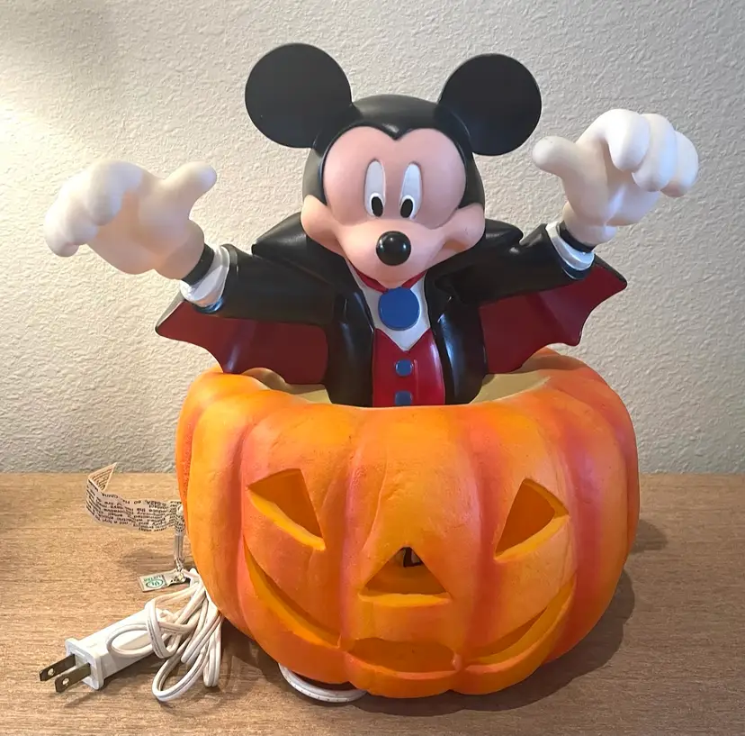 Vintage 1996 Disney Mickey Mouse Vampire Light up Jack-o’-lantern 11.5”