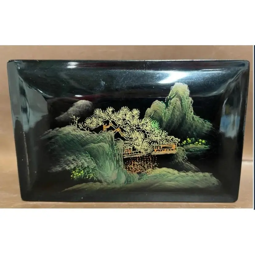 Stunning Japanese Finely Lacquered Box with Nishiji Interior