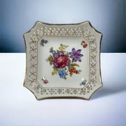 Tashiro Shoten Vintage Hand-Painted Reticulated Porcelain Dish – Floral Gold Gilt